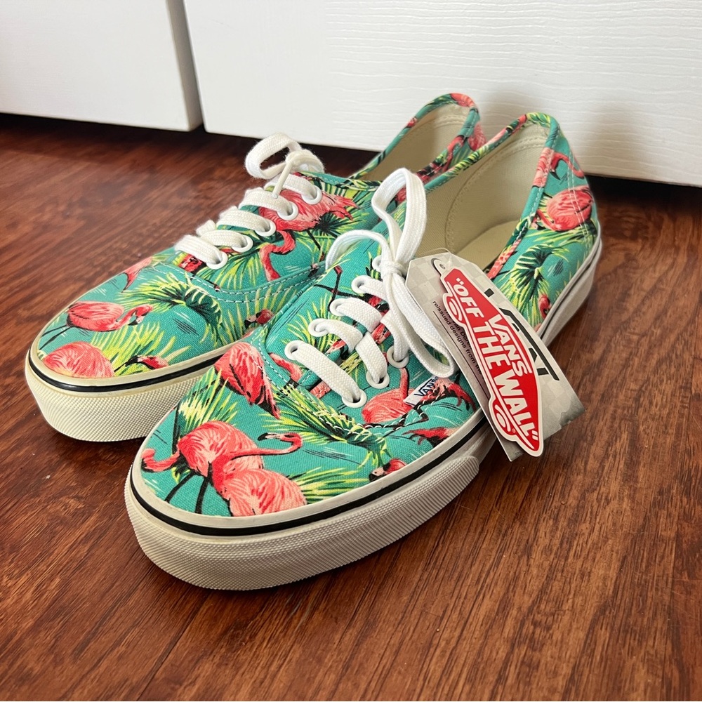 NWT Vans, flamingo pattern, men’s size 9